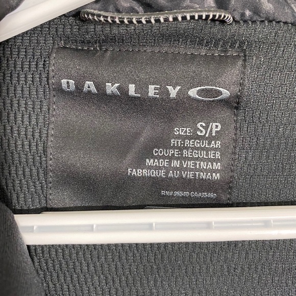 SOLD! 2 OAKLEY JACKET - Picture 3 of 14